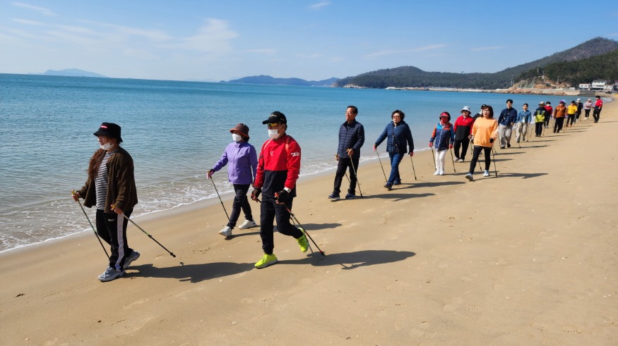 [크기변환]완도 해양치유 프로그램(해변 노르딕워킹).jpg