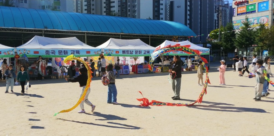 [크기변환][사진자료4] 안산서초등학교, 세계 문화를 알리다!.jpg