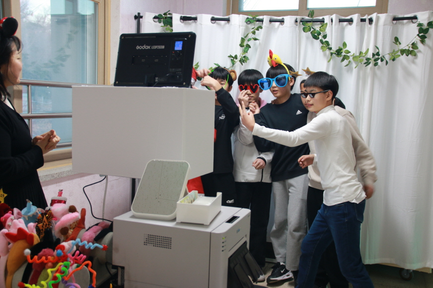 [크기변환]250107 매산초등학교, 제80회 추억 여행 졸업 전야제 운영(사진1).JPG
