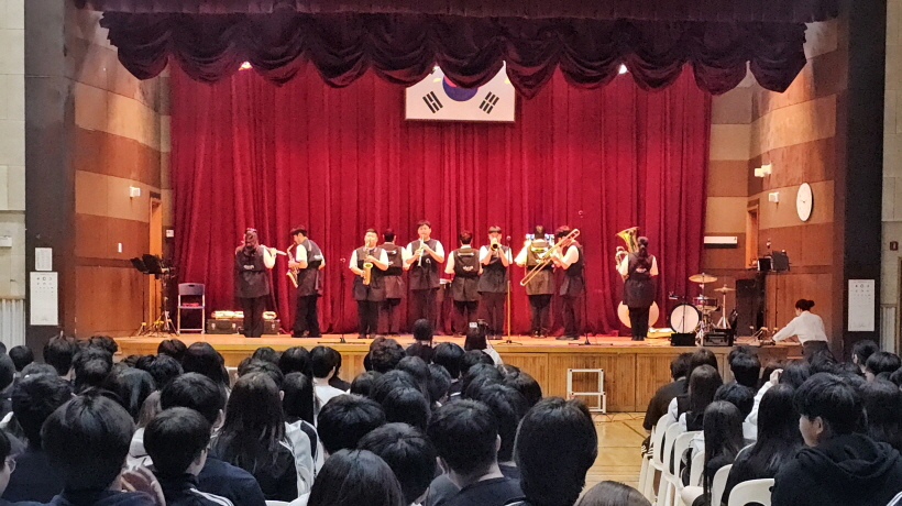 [크기변환]보도사진 2025.9.25. 시흥 송운중, 장애이해 콘서트 개최 01.jpg