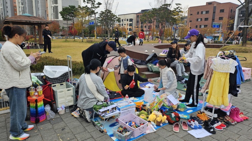 [크기변환][사진] 이천 마장초, 제3회 아나바다 장터 열고 나눔·재사용 문화 실천(1).jpg