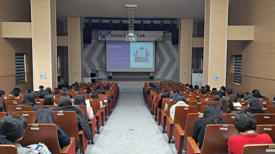 [크기변환](보도자료 20251210) 성남교육지원청, 학교 안전 '업그레이드 버튼' 누른다..중대재해처벌법 학교 담당자 교육 실시.jpg