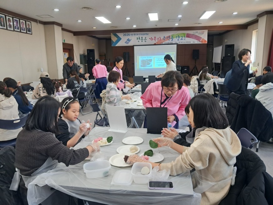 [크기변환][사진자료1] 교실 밖 배움의 확장, 2026 안산 동그리 공유학교 힘찬 출발.jpg